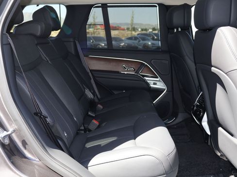 Used 2025 Land Rover Range Rover SE AWD/4WD image 32