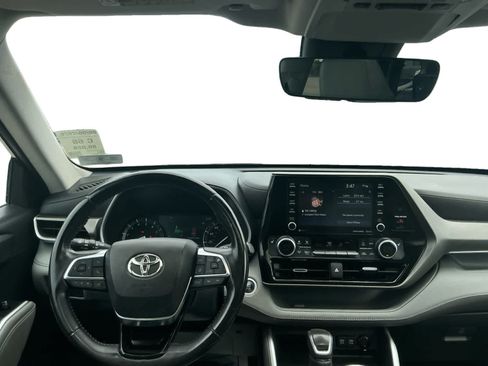 Used 2021 Toyota Highlander XLE AWD/4WD image 10