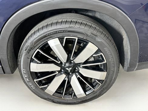 Used 2025 Mitsubishi Outlander SE image 11