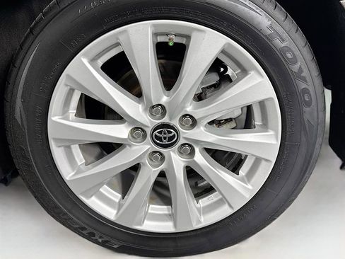 Used 2019 Toyota Camry LE image 32