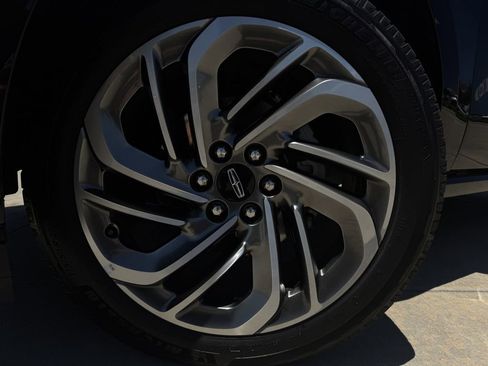 Used 2025 Lincoln Navigator Reserve AWD/4WD image 9