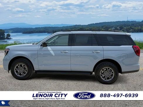 Used 2025 Ford Expedition Active RWD image 6