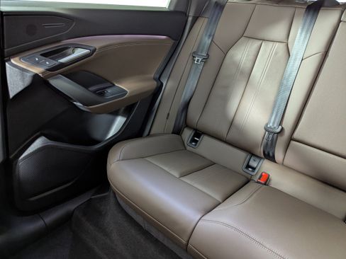 Used 2025 Audi Q6 e-tron Premium w/ Convenience Package image 12