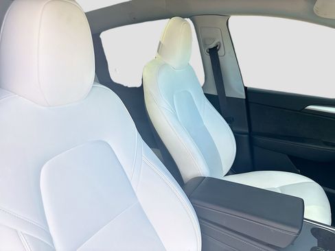 Used 2024 Tesla Model Y Performance image 27