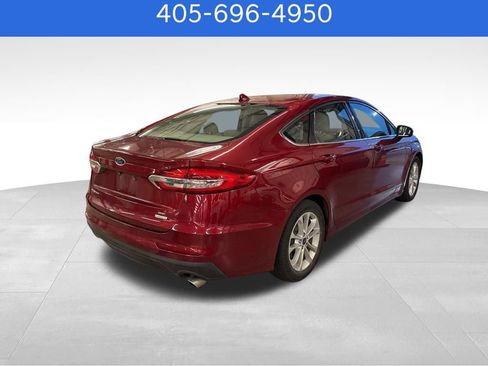 Used 2019 Ford Fusion SE FWD image 3