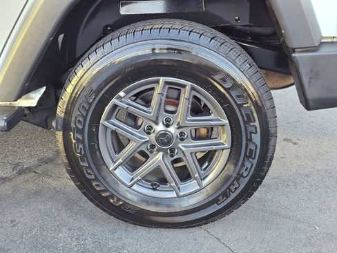 Used 2018 Jeep Wrangler Unlimited Sport S image 9