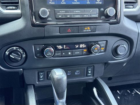 Used 2022 Nissan Frontier SV image 15
