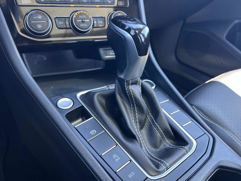 Used 2024 Volkswagen Jetta SE w/ Panoramic Sunroof Package image 16