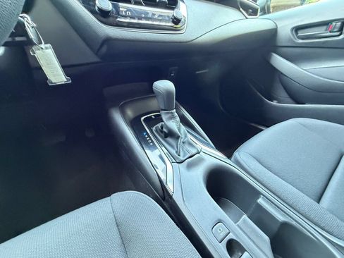Used 2025 Toyota Corolla LE FWD image 38