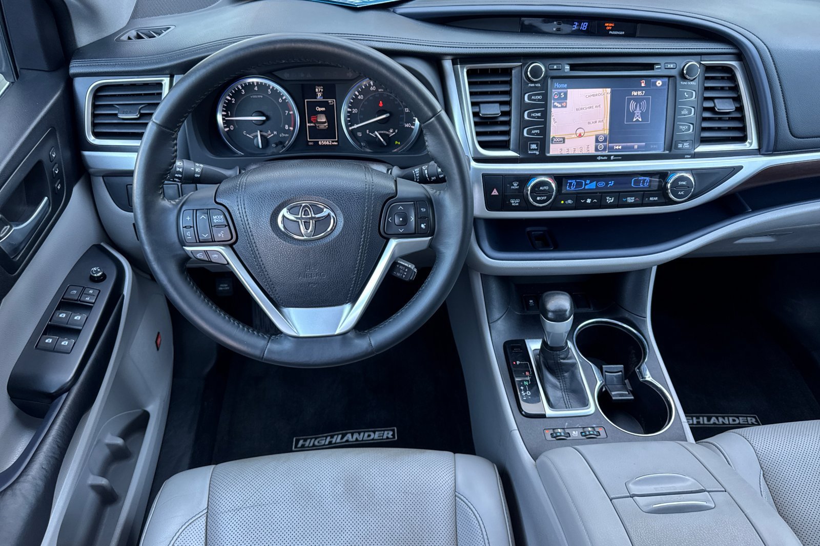 Used 2015 Toyota Highlander Limited FWD image 18