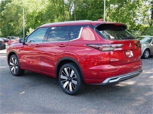 New 2025 Mitsubishi Outlander SEL image 2