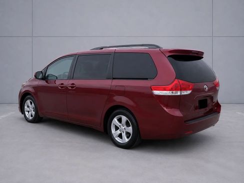 Used 2013 Toyota Sienna LE FWD image 5