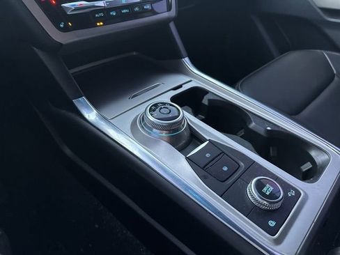 Used 2022 Ford Explorer XLT w/ Equipment Group 202A image 26