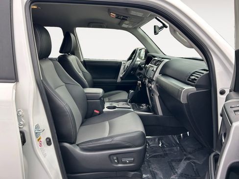 Used 2019 Toyota 4Runner SR5 Premium image 10