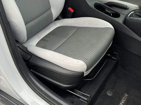 Used 2022 Hyundai Kona SE image 17