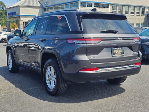 Used 2024 Jeep Grand Cherokee Laredo AWD/4WD image 5