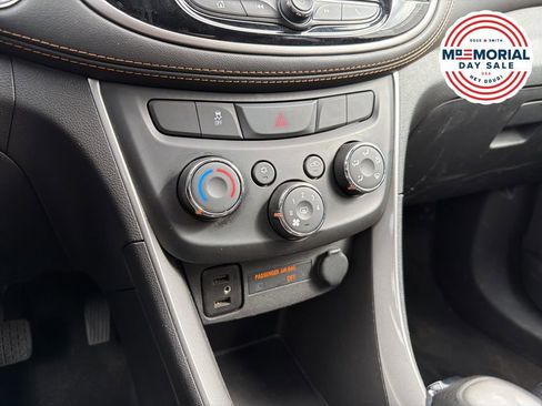 Used 2022 Chevrolet Trax LT w/ Driver Confidence Package AWD/4WD image 16