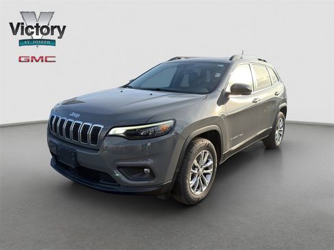 Used 2022 Jeep Cherokee Latitude Lux w/ Mopar Interior Package image 3
