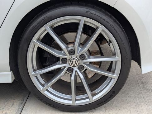 Used 2017 Volkswagen Golf 4-Door image 10