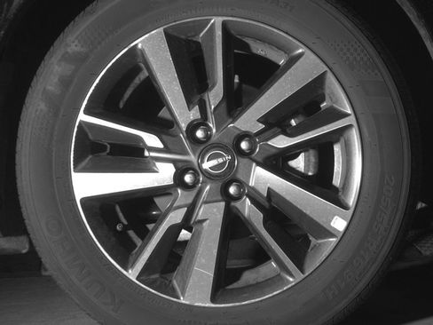 Used 2025 Nissan Versa SV FWD image 13
