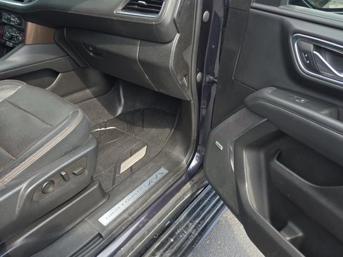 Used 2023 Chevrolet Suburban High Country w/ Premium Package 2 AWD/4WD image 31