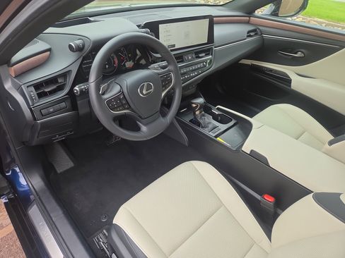 Certified 2025 Lexus ES 350 w/ Premium Package FWD image 15