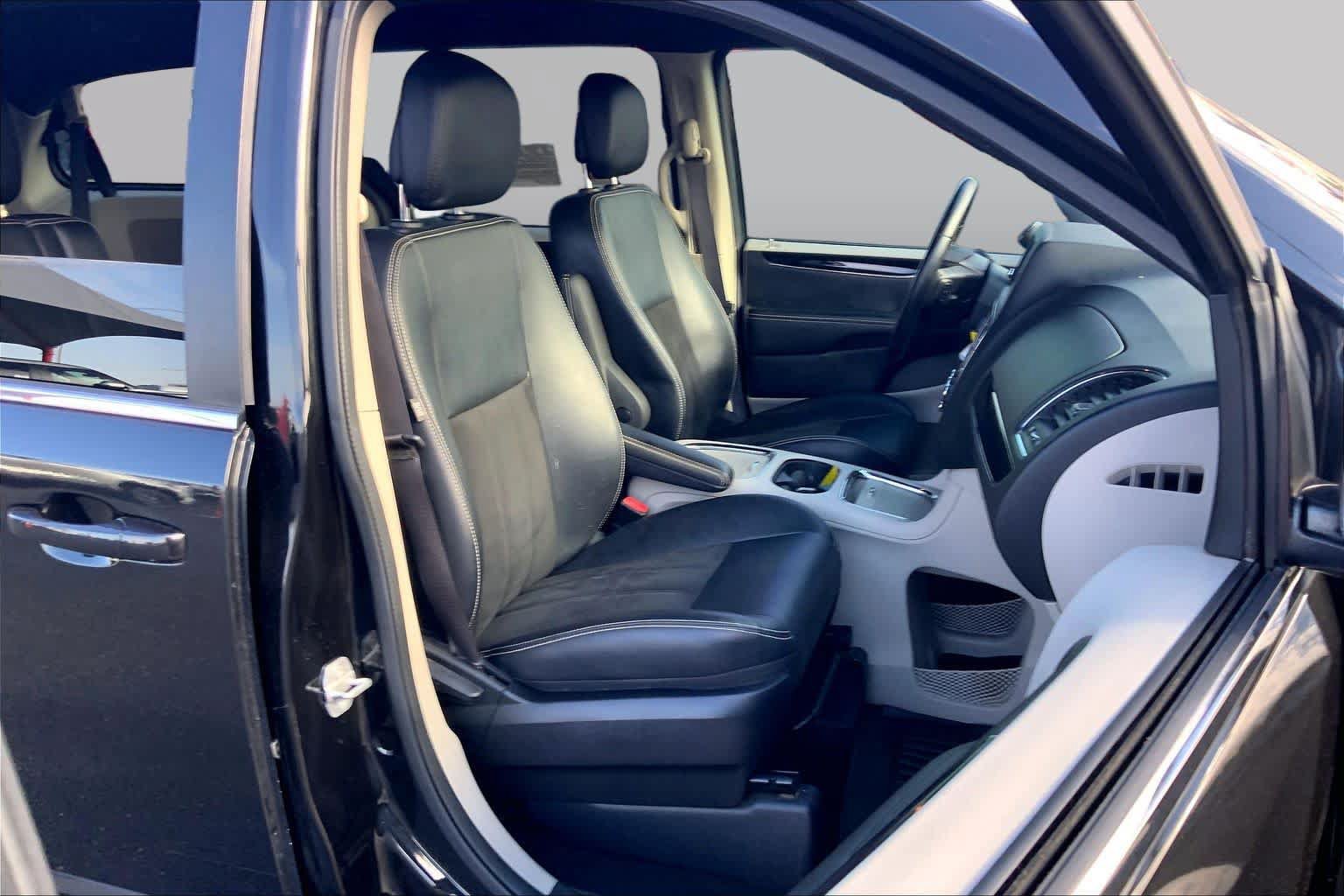 Used 2019 Dodge Grand Caravan SXT FWD image 9