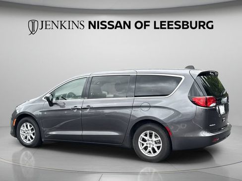 Used 2022 Chrysler Voyager LX FWD image 11