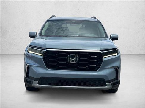 Used 2023 Honda Pilot Touring image 2