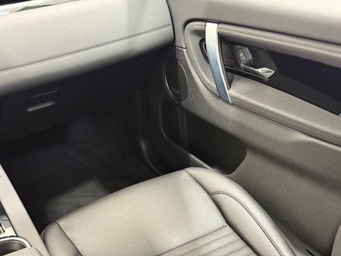 Used 2023 Land Rover Discovery Sport SE image 13