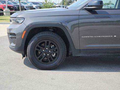 Used 2024 Jeep Grand Cherokee Laredo RWD image 10