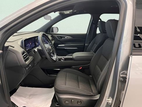Used 2025 Chevrolet Traverse LT AWD/4WD image 21
