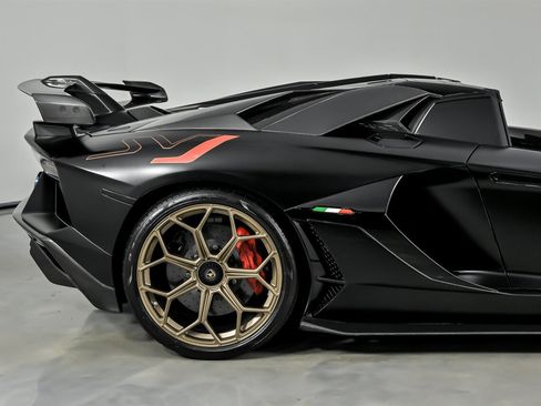 Used 2021 Lamborghini Aventador SVJ image 13