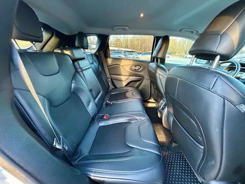 Used 2019 Jeep Cherokee Latitude Plus w/ Cold Weather Group image 14