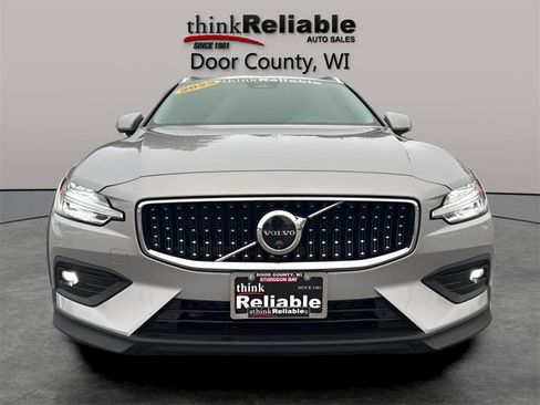 Used 2025 Volvo V60 B5 Cross Country Plus image 8