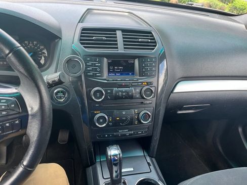 Used 2017 Ford Explorer XLT FWD image 9