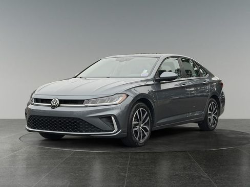 Used 2025 Volkswagen Jetta SE FWD image 3