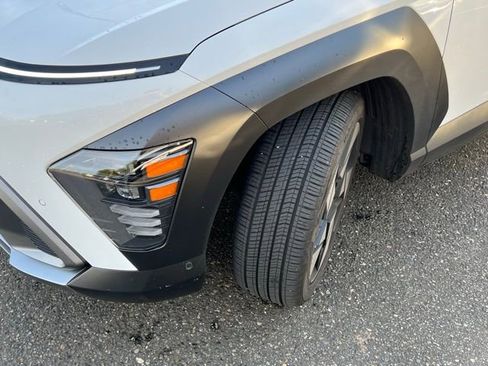 Used 2024 Hyundai Kona Limited image 3