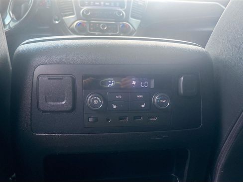 Used 2018 Chevrolet Suburban Premier RWD image 14