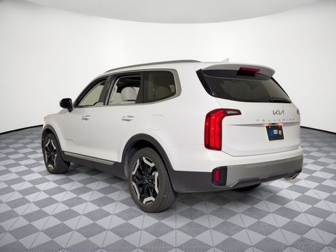 Used 2025 Kia Telluride S FWD image 3