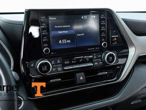 Used 2020 Toyota Highlander XLE AWD/4WD image 25