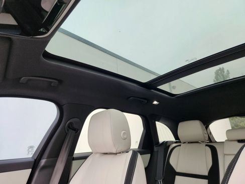 Used 2020 Land Rover Range Rover Velar R-Dynamic S image 16