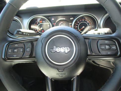 Used 2023 Jeep Wrangler Unlimited Sport w/ Sun And Sound Package AWD/4WD image 17