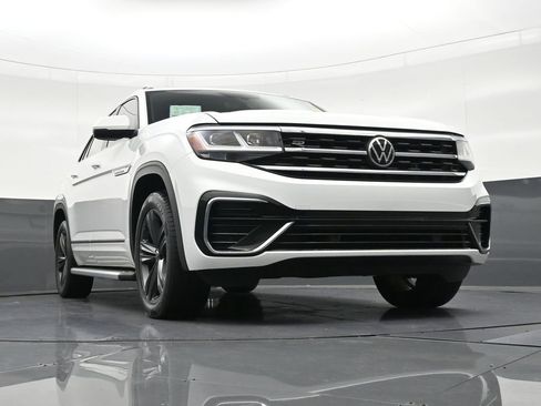 Used 2020 Volkswagen Atlas Cross Sport SE w/ Panoramic Sunroof Package image 34