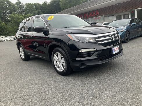 Used 2017 Honda Pilot LX image 3