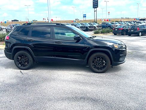 Used 2023 Jeep Cherokee Altitude Lux AWD/4WD image 5