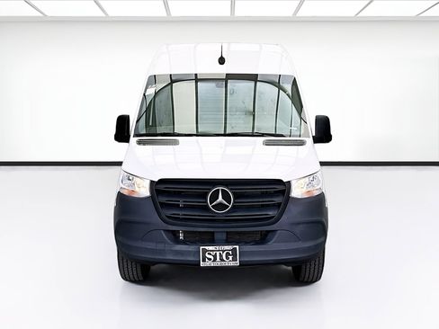 Used 2024 Mercedes-Benz Sprinter 2500 image 2