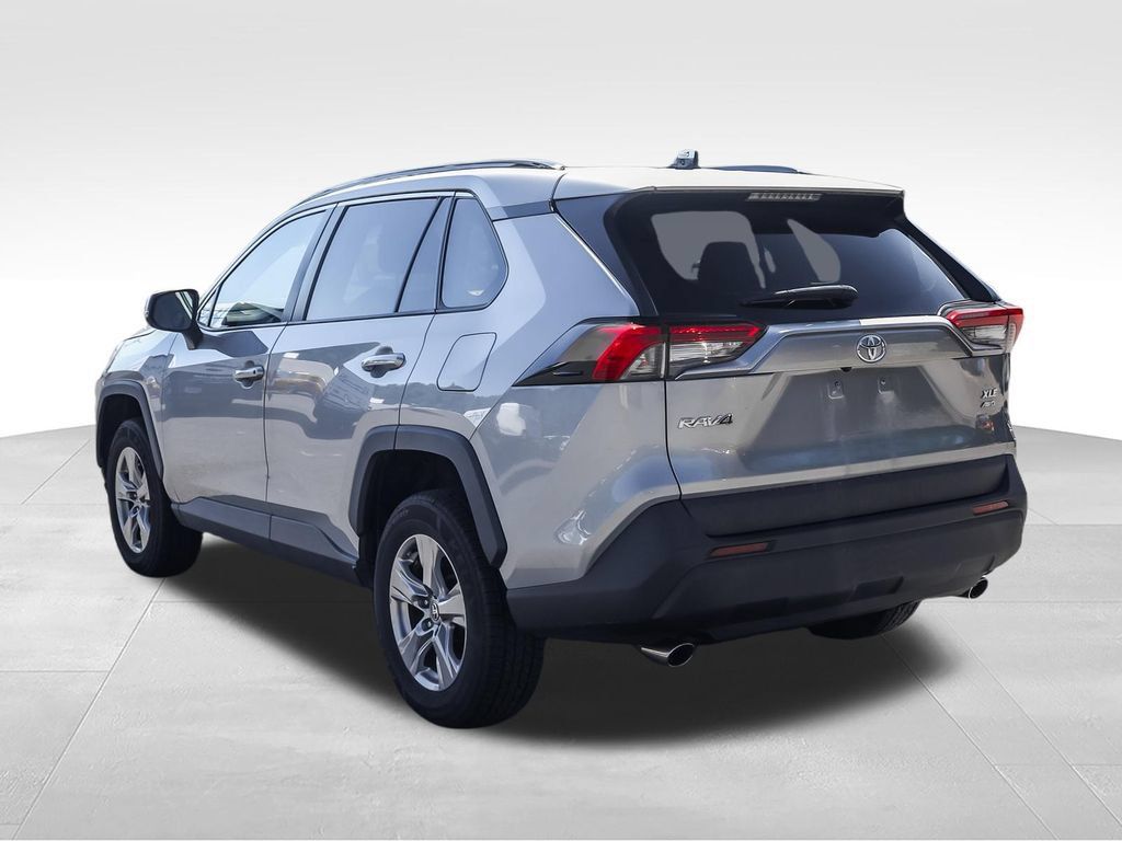 Used 2022 Toyota RAV4 XLE AWD/4WD image 6