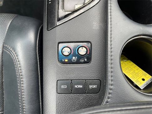 Used 2013 Toyota Avalon Limited image 22