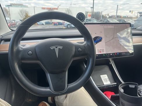 Used 2019 Tesla Model 3 image 3